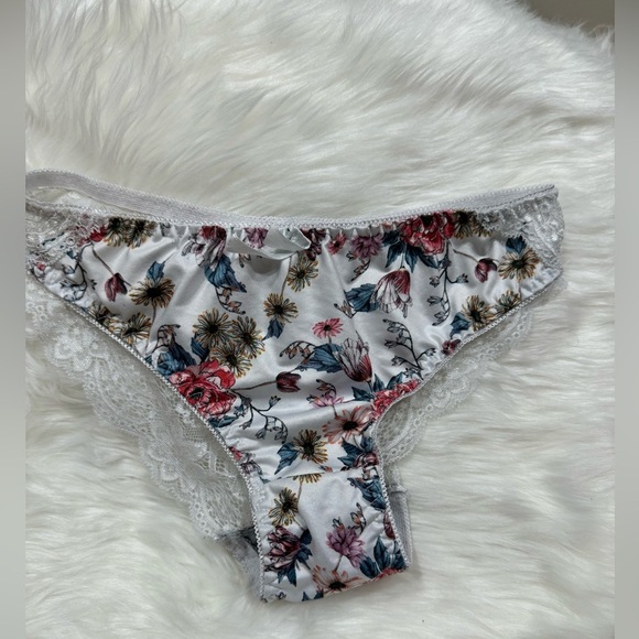 Very Sexy Victorias Secret Push up Bra and Pantie - Picture 11 of 12